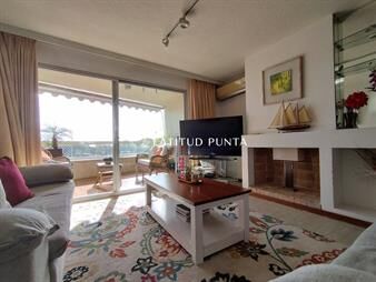 https://web5.gallito.com.uy/apartamento-de-3-dormitorios-mas-dependencia-en-inmuebles-27184480