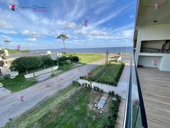 https://www.gallito.com.uy/apartamento-en-venta-3-dormitorios-y-medio-2-1-en-inmuebles-27091890