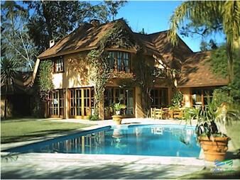 https://web5.gallito.com.uy/vendo-casa-6-dormitorios-con-piscina-y-gran-en-inmuebles-22806279
