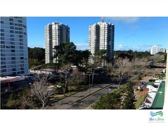 https://www.gallito.com.uy/en-alquiler-av-roosevelt-edificio-con-inmuebles-22537560