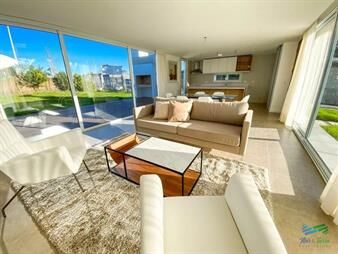 https://www.gallito.com.uy/casa-a-estrenar-de-3-dormitorios-3-baã±os-en-del-inmuebles-23720823