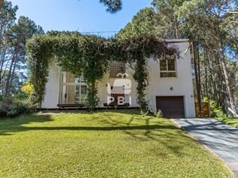 https://www.gallito.com.uy/casa-en-venta-en-club-del-lago-punta-ballena-inmuebles-27535732