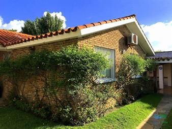 https://web5.gallito.com.uy/vendo-casa-4-dormitorios-en-punta-del-este-a-200-inmuebles-22538636