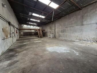 https://web5.gallito.com.uy/venta-de-local-en-la-figurita-inmuebles-27401599