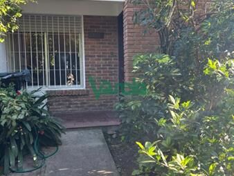 https://www.gallito.com.uy/casa-a-una-cuadra-de-giannattasio-con-todos-los-inmuebles-27521824
