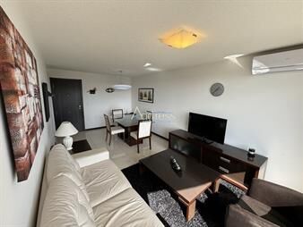 https://web5.gallito.com.uy/stradivarius-hermoso-apartamento-en-venta-de-2-inmuebles-25917503