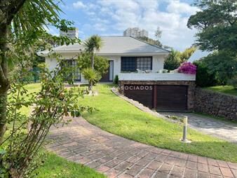 https://web5.gallito.com.uy/casa-en-venta-de-5-dormitorios-en-cantegril-del-inmuebles-22441547