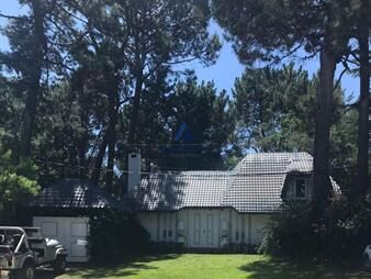 https://web5.gallito.com.uy/chalet-de-4-dormitorios-piscina-y-parrillero-en-inmuebles-27540242