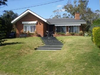 https://web5.gallito.com.uy/casa-en-mansa-4-dormitorios-3-baã±os-parrillero-inmuebles-26724062