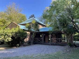 https://web5.gallito.com.uy/hermoso-chalet-de-dos-plantas-sobre-amplio-terreno-parquiza-inmuebles-27543898