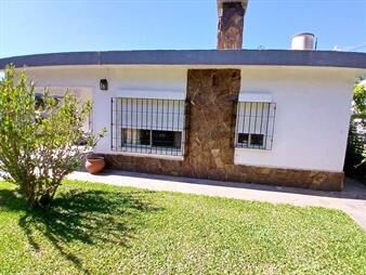https://web5.gallito.com.uy/venta-de-hermosa-casa-3-d-y-ap-al-fondo-en-parque-del-pla-inmuebles-26237840