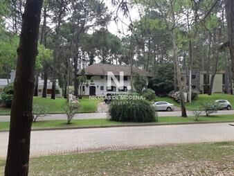 https://web5.gallito.com.uy/barrio-cerrado-a-pasos-del-mar-con-todos-los-del-inmuebles-25036822