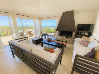https://www.gallito.com.uy/el-chorro-casa-de-4-dormitorios-con-vista-al-mar-inmuebles-22559627