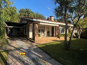https://www.gallito.com.uy/venta-casa-y-apto-4-dormitorios-3-baños-atlantida-inmuebles-27300608