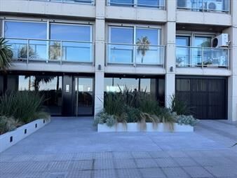 https://www.gallito.com.uy/apartamento-4-dormitorios-y-servicio-inmuebles-27434609