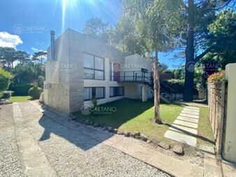 https://www.gallito.com.uy/casa-moderna-de-piedra-zona-pinares-inmuebles-18613454