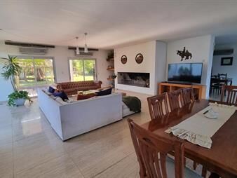 https://www.gallito.com.uy/casa-sobre-al-rambla-costanera-de-real-de-san-carlos-villag-inmuebles-27155694