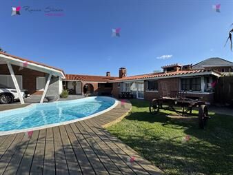 https://www.gallito.com.uy/venta-de-casa-en-playa-mansa-punta-del-este-3-inmuebles-27252204