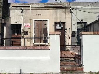 https://www.gallito.com.uy/venta-de-casa-en-tres-cruces-inmuebles-24772348