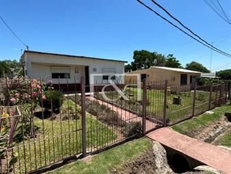 https://web5.gallito.com.uy/venta-predio-y-casa-2-dorm-jardã­n-cochera-inmuebles-26766612