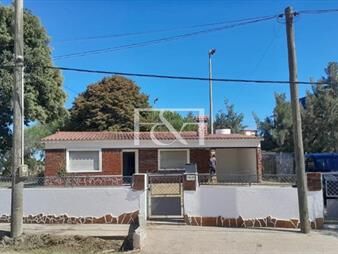 https://www.gallito.com.uy/casa-en-alquiler-2-dormitorios-frente-y-fondo-inmuebles-26882547