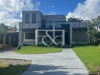 https://www.gallito.com.uy/casa-en-venta-en-pinares-a-una-cuadra-de-la-inmuebles-27536036