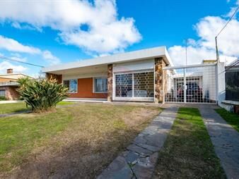 https://web5.gallito.com.uy/venta-casa-malvin-sur-3-dormitorio-apto-2-dormit-inmuebles-27489150