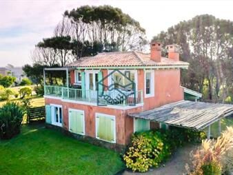 https://web5.gallito.com.uy/venta-de-casa-amplia-de-construcciã³n-sã³lida-de-inmuebles-26626911