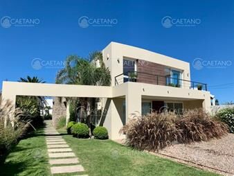 https://web5.gallito.com.uy/venta-casa-4-dormitorios-penã­nsula-punta-del-inmuebles-19316925