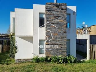 https://www.gallito.com.uy/casa-en-altos-de-punta-piedras-3-dormitorios-inmuebles-27573549