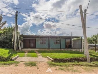 https://www.gallito.com.uy/venta-dos-casas-y-un-apartamento-progreso-5-dorm-inmuebles-27575716