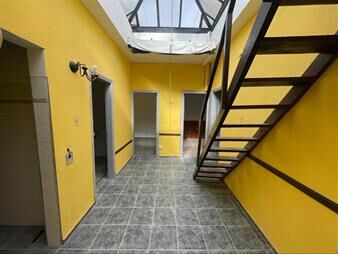 https://www.gallito.com.uy/apartamento-4-dormitorios-palermo-inmuebles-27581259