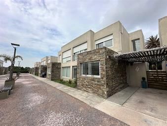 https://web5.gallito.com.uy/venta-casa-con-estufa-jardin-y-parrillero-2-cocheras-carra-inmuebles-26928495