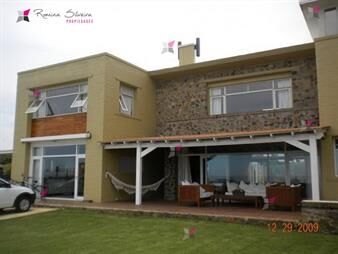 https://web5.gallito.com.uy/venta-de-casa-de-4-dormitorios-frente-al-mar-en-inmuebles-27092044