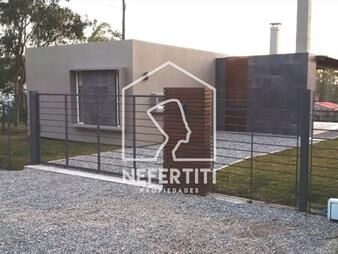 https://www.gallito.com.uy/venta-casa-moderna-con-piscina-climatizada-inmuebles-25010271