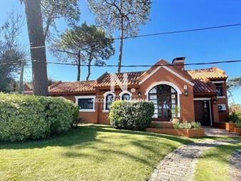 https://web5.gallito.com.uy/vende-casa-de-3-dormitorios-en-suite-con-piscina-inmuebles-27478231