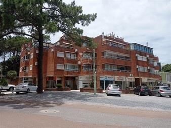 https://web5.gallito.com.uy/apartamento-en-punta-del-este-aidy-grill-inmuebles-26748822
