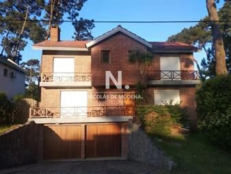 https://www.gallito.com.uy/vende-casa-en-pinares-de-4-dormitorios-en-punta-inmuebles-26121773