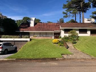 https://web5.gallito.com.uy/espectacular-chalet-en-venta-en-country-punta-inmuebles-18655349