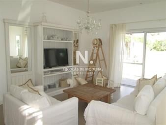 https://web5.gallito.com.uy/enorme-y-acogedora-casa-en-altos-de-montoya-inmuebles-24988490