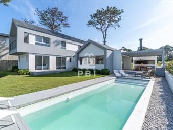 https://web5.gallito.com.uy/venta-de-residencia-premium-en-barrio-privado-inmuebles-27484454