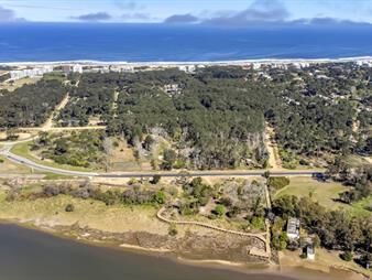 https://web5.gallito.com.uy/venta-importante-terreno-en-rincon-del-indio-inmuebles-27599628