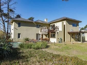 https://web5.gallito.com.uy/casa-6-dormitorios-en-la-barra-ref-pbi12732-inmuebles-24236377