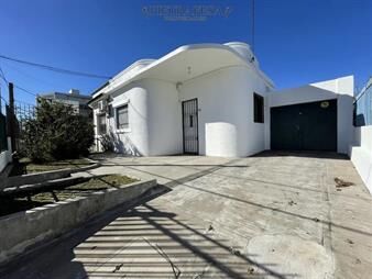 https://web5.gallito.com.uy/casa-en-venta-2-dormitorios-patio-y-gje-pã©rez-inmuebles-27548362