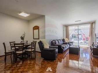 https://www.gallito.com.uy/venta-apart-pocitos-3-dorm-2-baños-mas-serv-patio-inmuebles-27342738