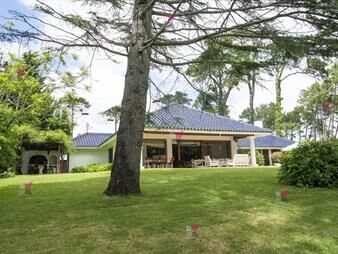 https://web5.gallito.com.uy/venta-de-casa-de-5-dormitorios-en-golf-punta-del-inmuebles-27092060