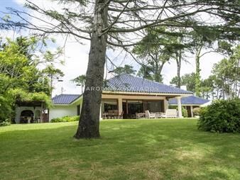 https://web5.gallito.com.uy/espectacular-casa-en-venta-en-club-del-golf-del-inmuebles-24782424