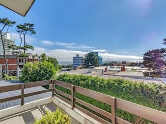 https://web5.gallito.com.uy/casa-reciclada-venta-playa-mansa-a-pasos-del-mar-inmuebles-27607227