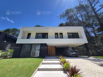 https://www.gallito.com.uy/venta-casa-4-dormitorios-playa-brava-punta-del-inmuebles-27581906