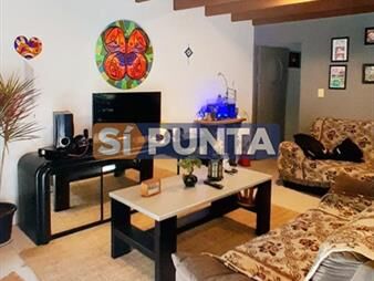 https://web5.gallito.com.uy/casa-nueva-casi-a-estrenar-en-jardines-de-punta-inmuebles-27608013